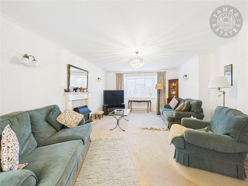 Property photo 2 of 20 Living Room