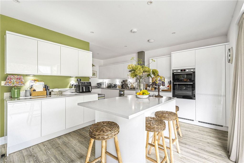 Property photo 3 of 33 Picture 3