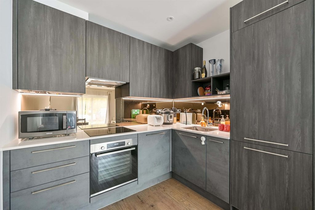 Property photo 2 of 7 Kitchen