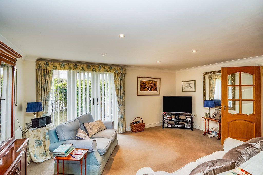 Property photo 2 of 14