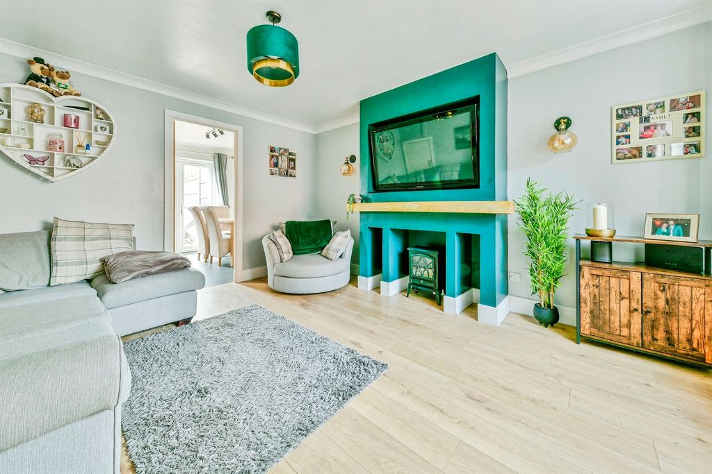 Property photo 2 of 17