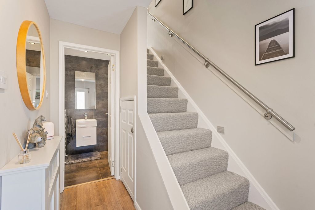Property photo 2 of 46 Entrance Hallway