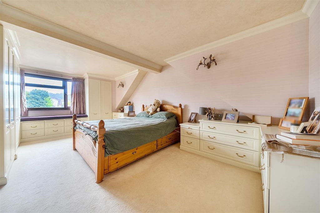 Additional image 11 of 4 bed property for salePortchester Road, Fareham PO16