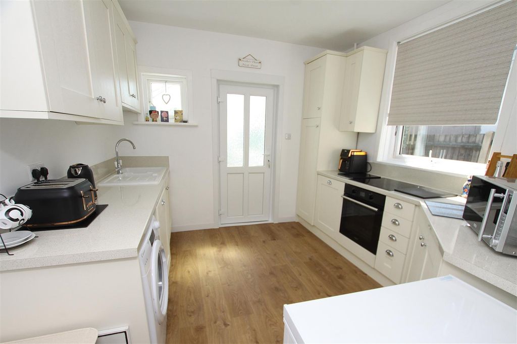 Property photo 3 of 11 Kitchen A.Jpg
