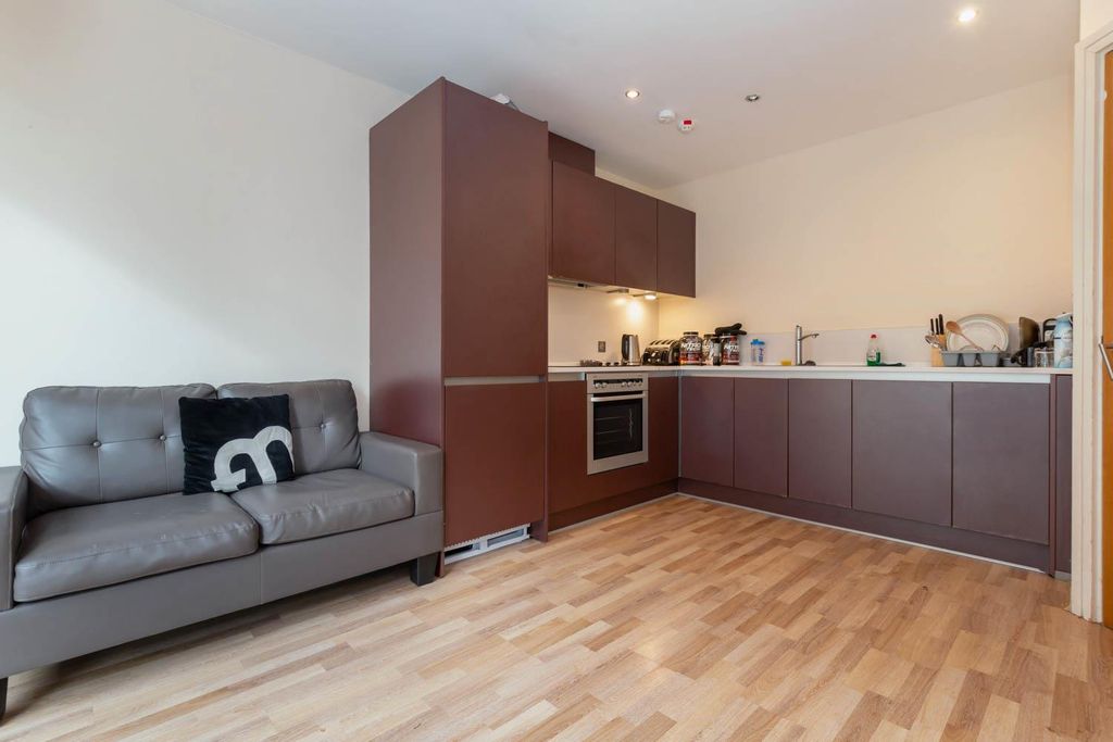 Property photo 3 of 10 Kitchen