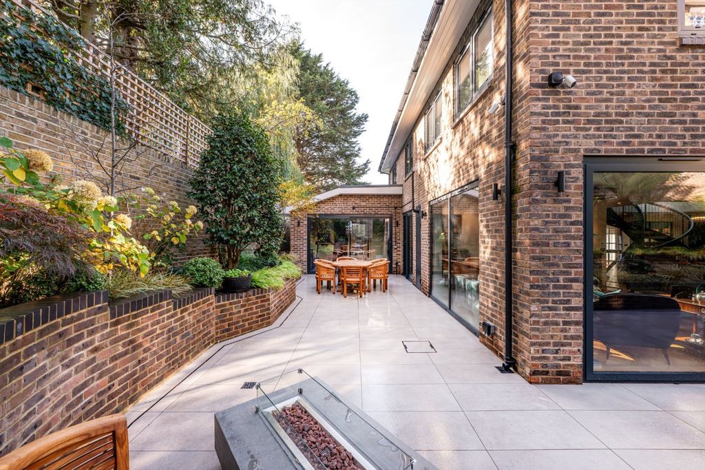 Property photo 2 of 24 Picture No. 40