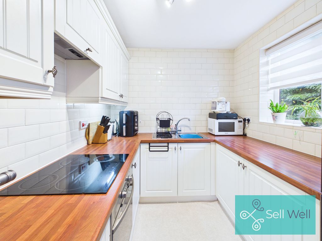 Property photo 3 of 14 Kitchen