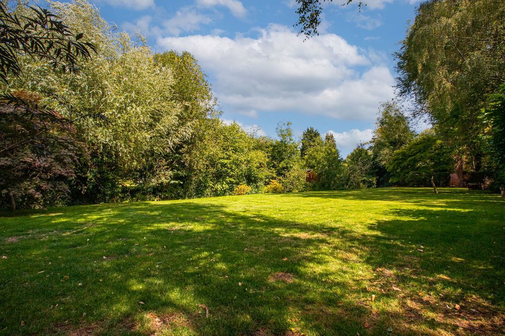 Property photo 2 of 28