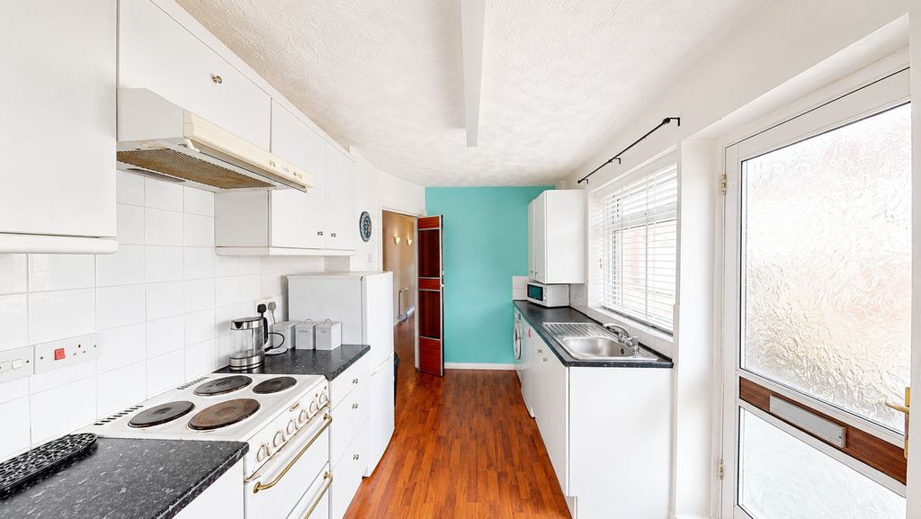Property photo 2 of 12 Kitchen