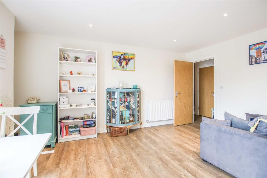 Property photo 3 of 25