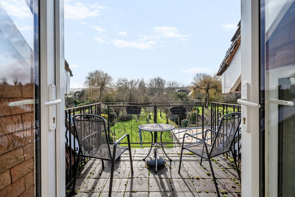 Property photo 2 of 14 1404041-8-697Ca22...