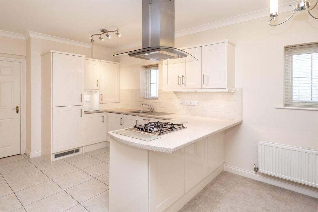 Property photo 2 of 11 Kitchen