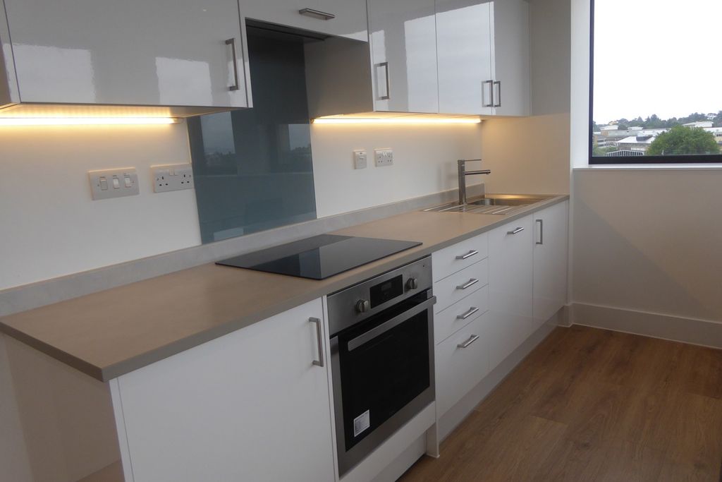 Property photo 3 of 6 Kitchen