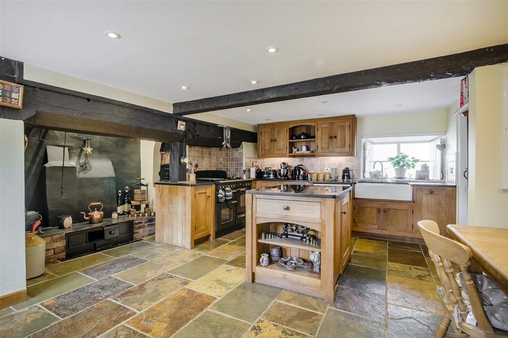 Property photo 3 of 25 Manor Hse - Kitchen 1.Jpg