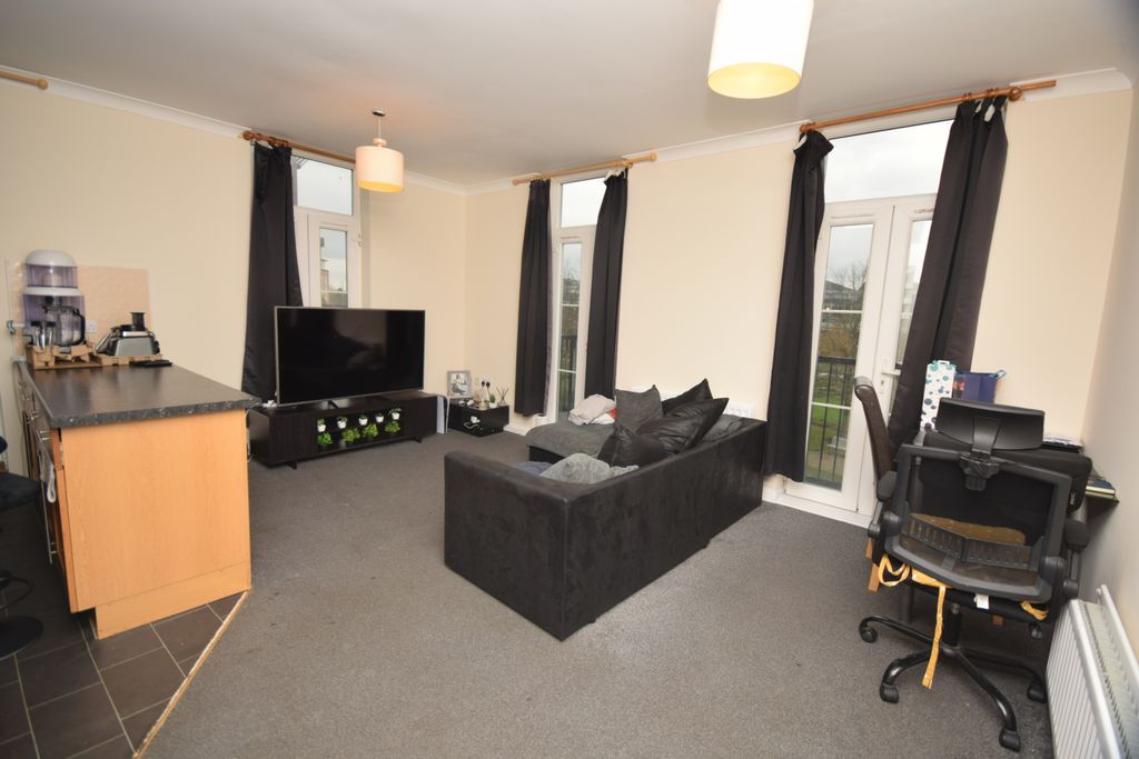 Property photo 3 of 9 Kitchen/Lounge