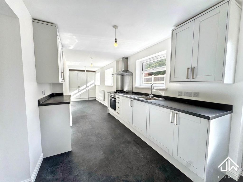 Property photo 3 of 19 Kitchen Breakfast Room