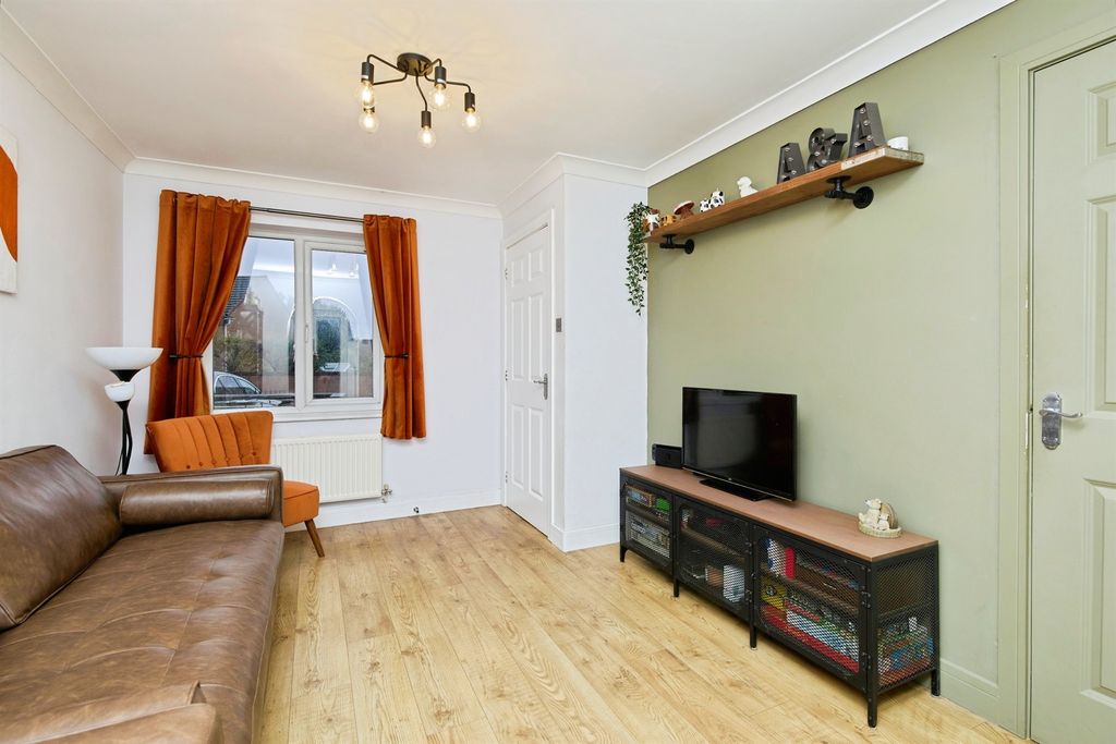 Property photo 2 of 17