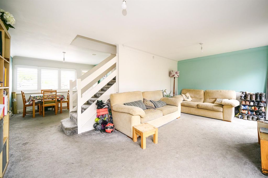 Property photo 2 of 21 Living Room