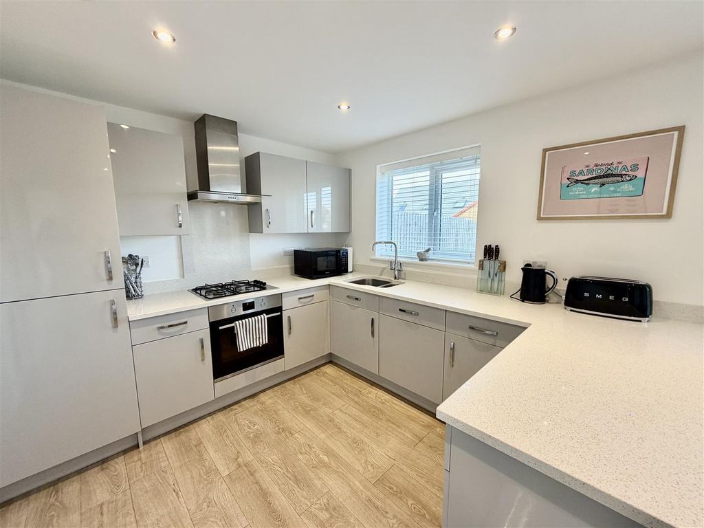 Property photo 3 of 19 Kitchen Diner