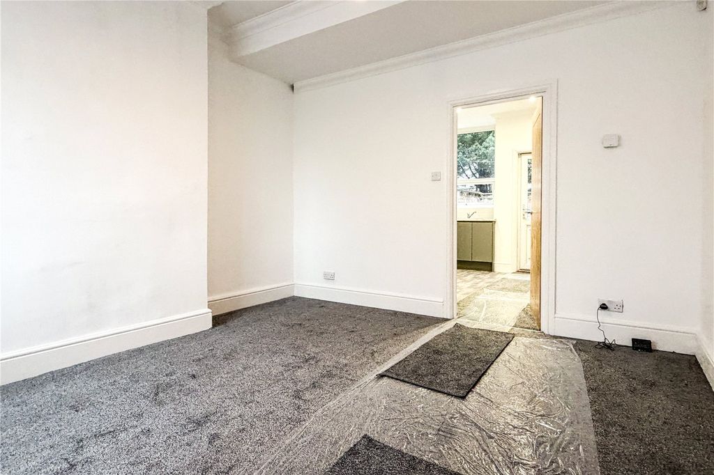 Property photo 2 of 12 Lounge