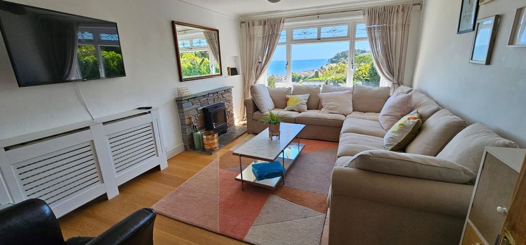 Property photo 2 of 9 Lounge