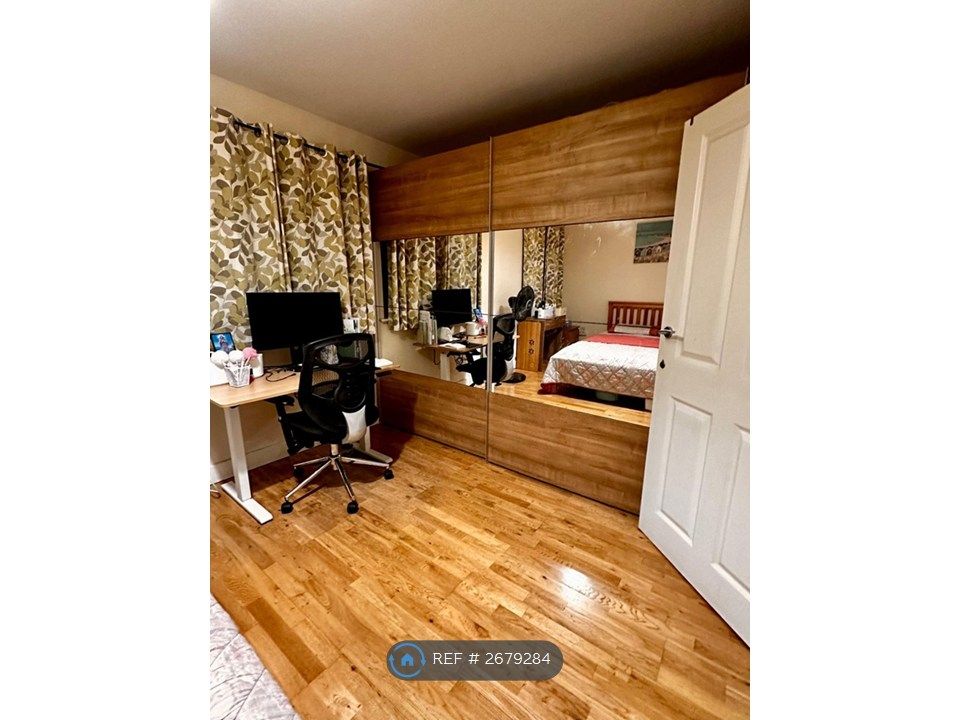 Property photo 3 of 12 Master Bedroom