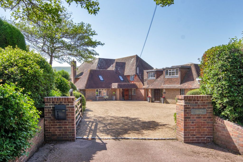 Property photo 1 of 37 Claremont House