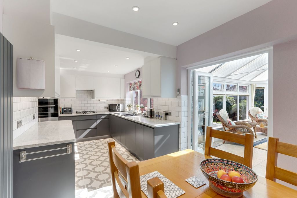 Property photo 3 of 21