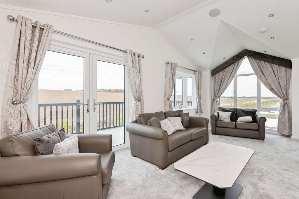 Property photo 3 of 17 Photo