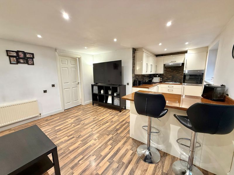 Property photo 1 of 12 Photo 11