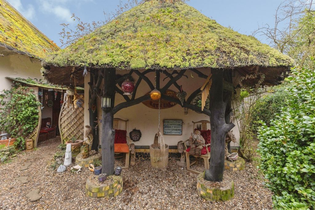 Property photo 1 of 17