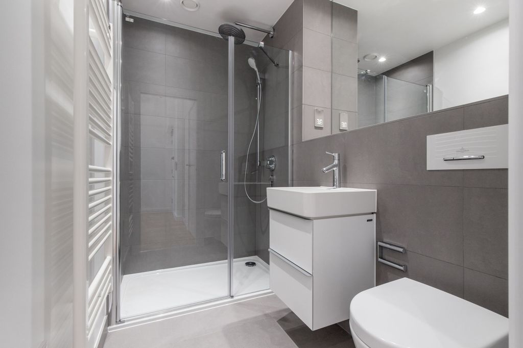 Property photo 3 of 14 Bathroom