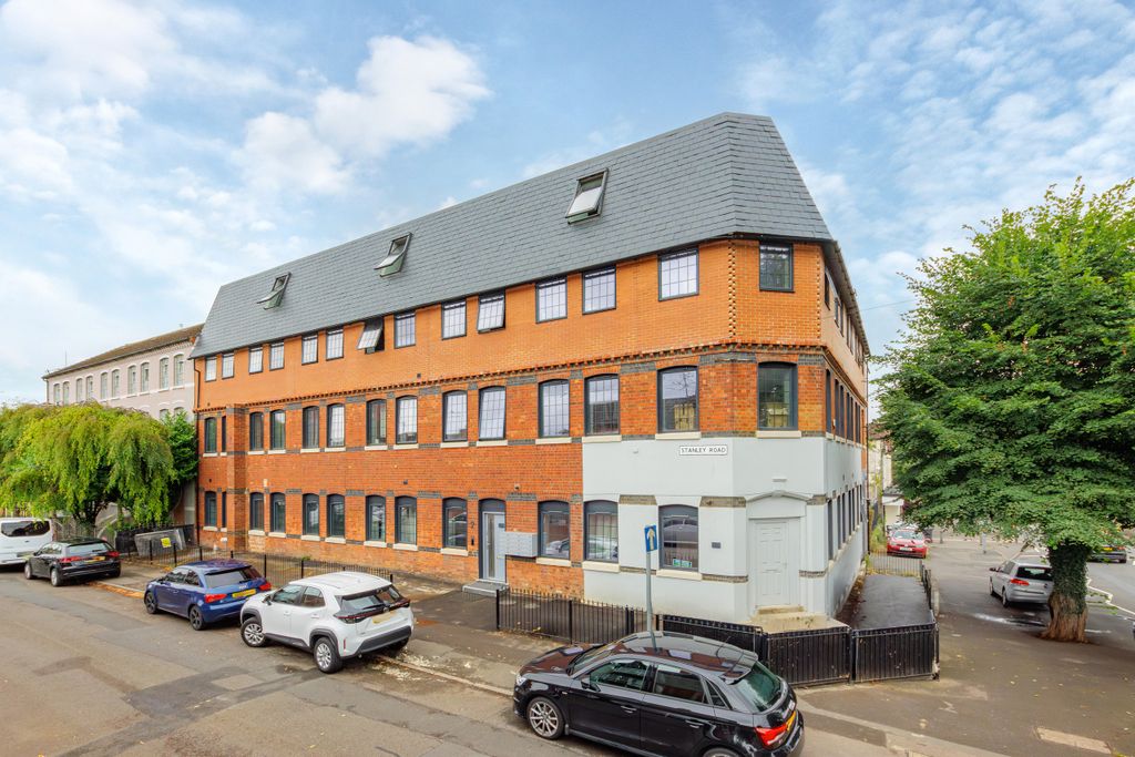 Property photo 2 of 17 0002