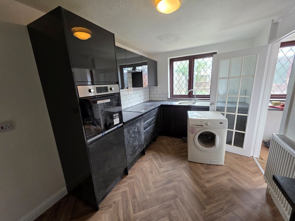 Property photo 2 of 6 Kitchen