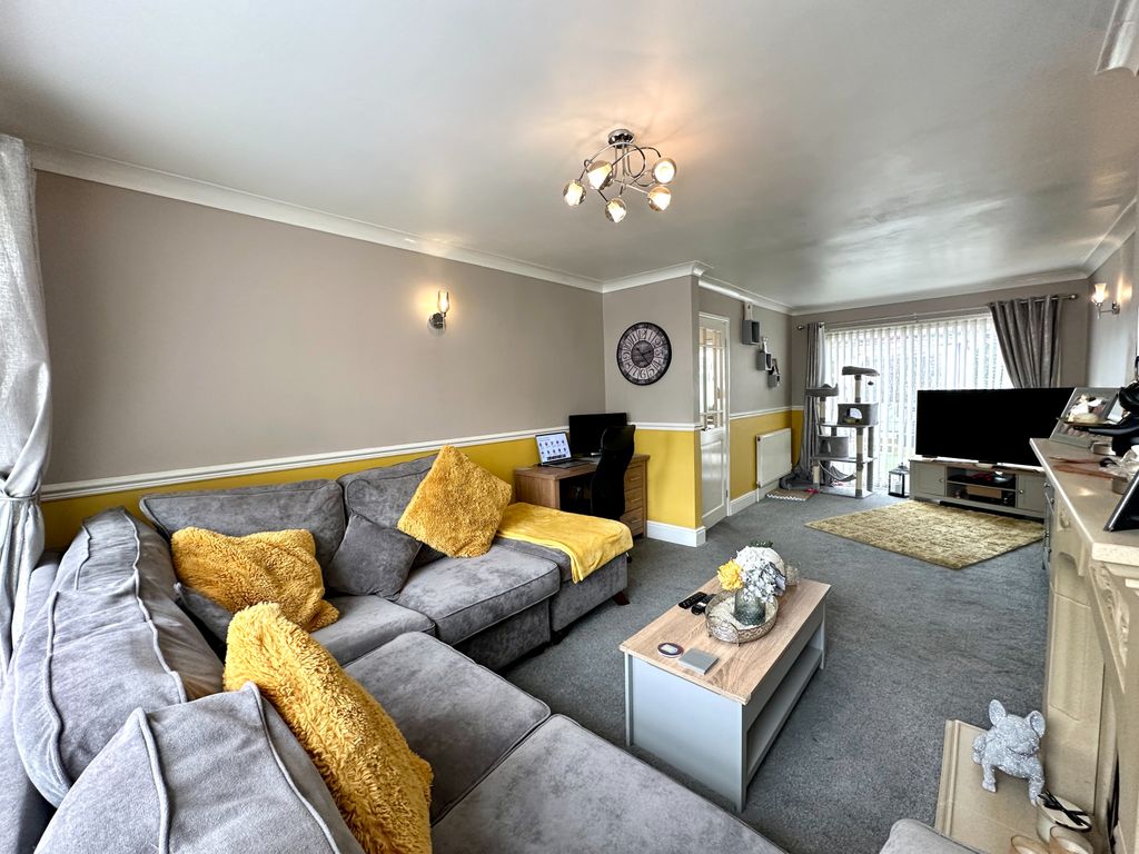 Property photo 2 of 25