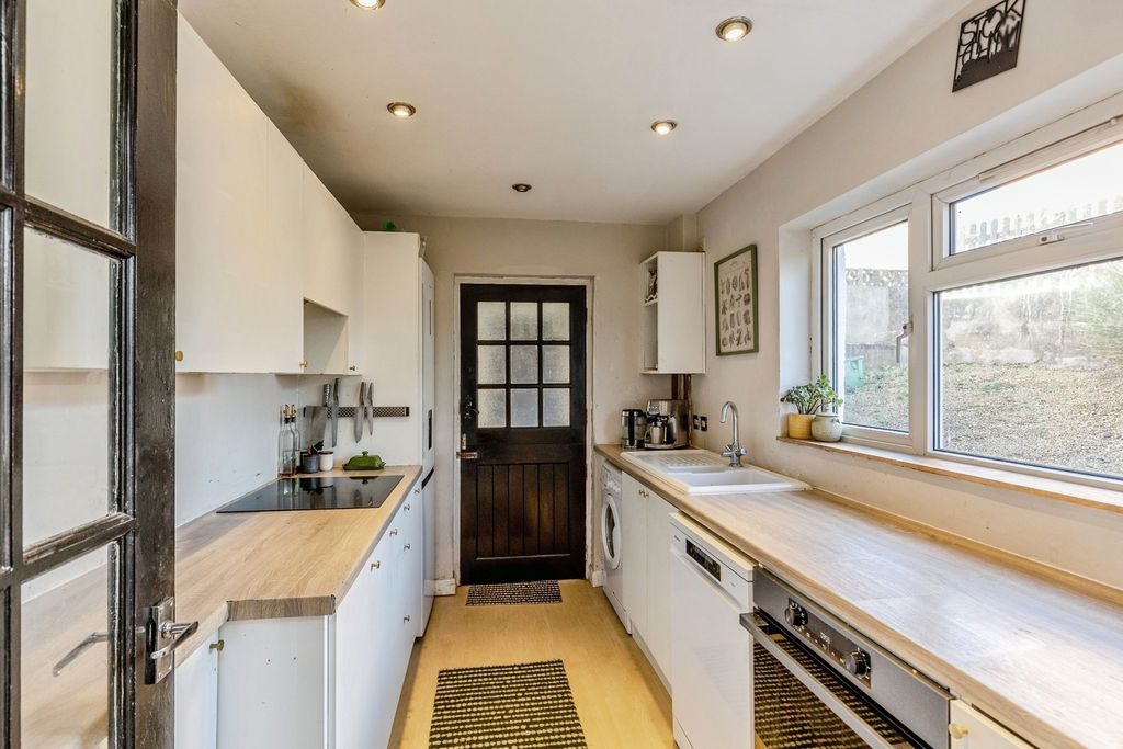 Property photo 3 of 18 Pbox-Img.Jpg