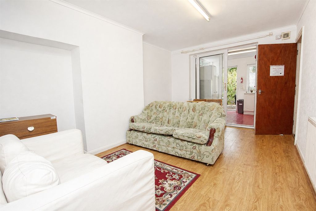 Property photo 1 of 13 Living Room