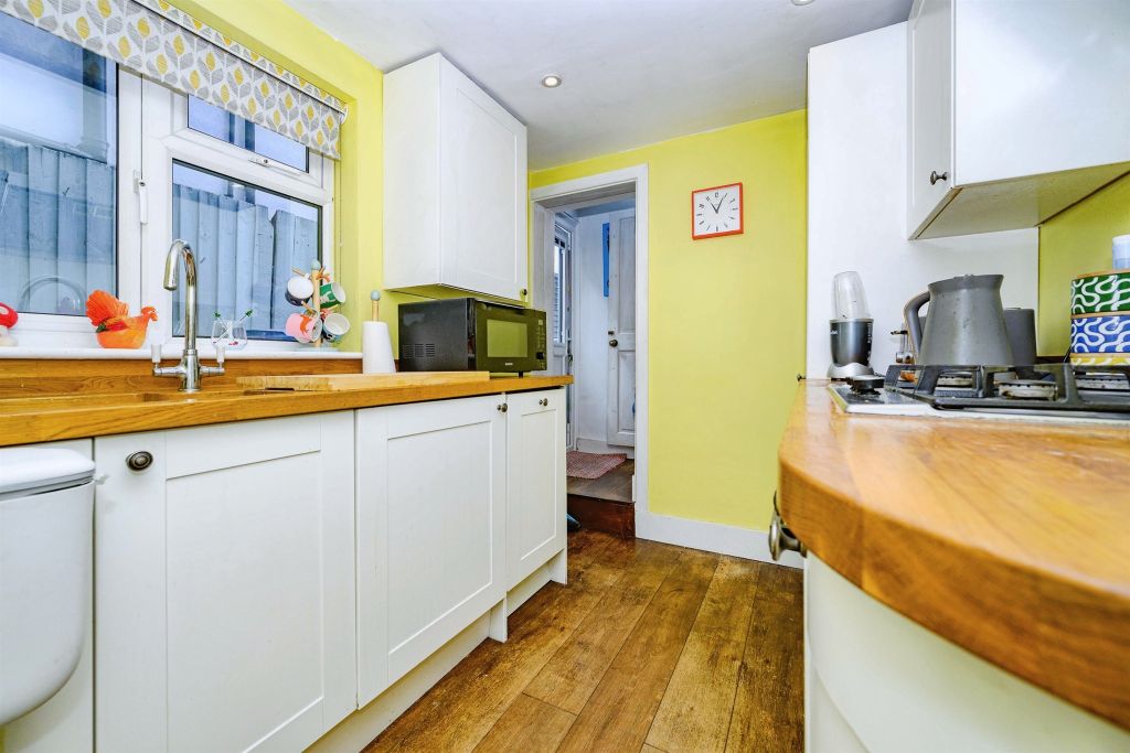 Property photo 3 of 17