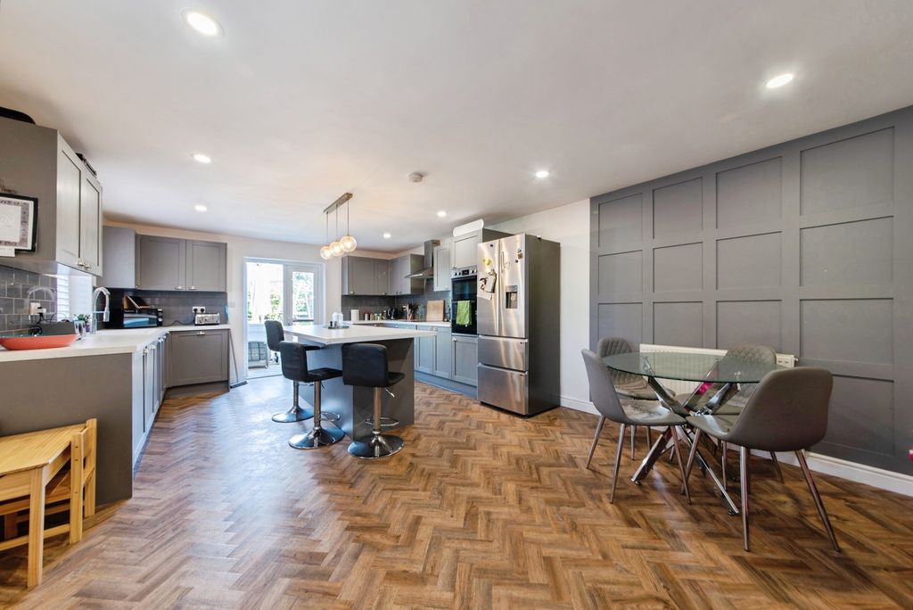 Property photo 3 of 19 Pbox-Img.Jpg
