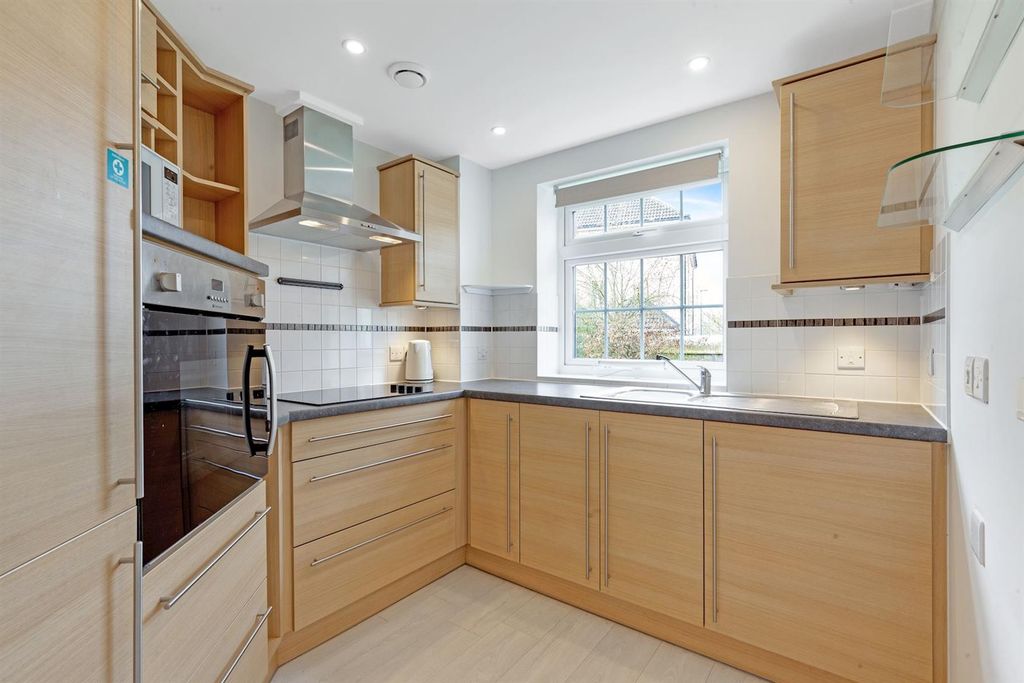 Property photo 2 of 15 02-6A79Pdmcs Flat 5 Weighbridge Court (19)-Medium.