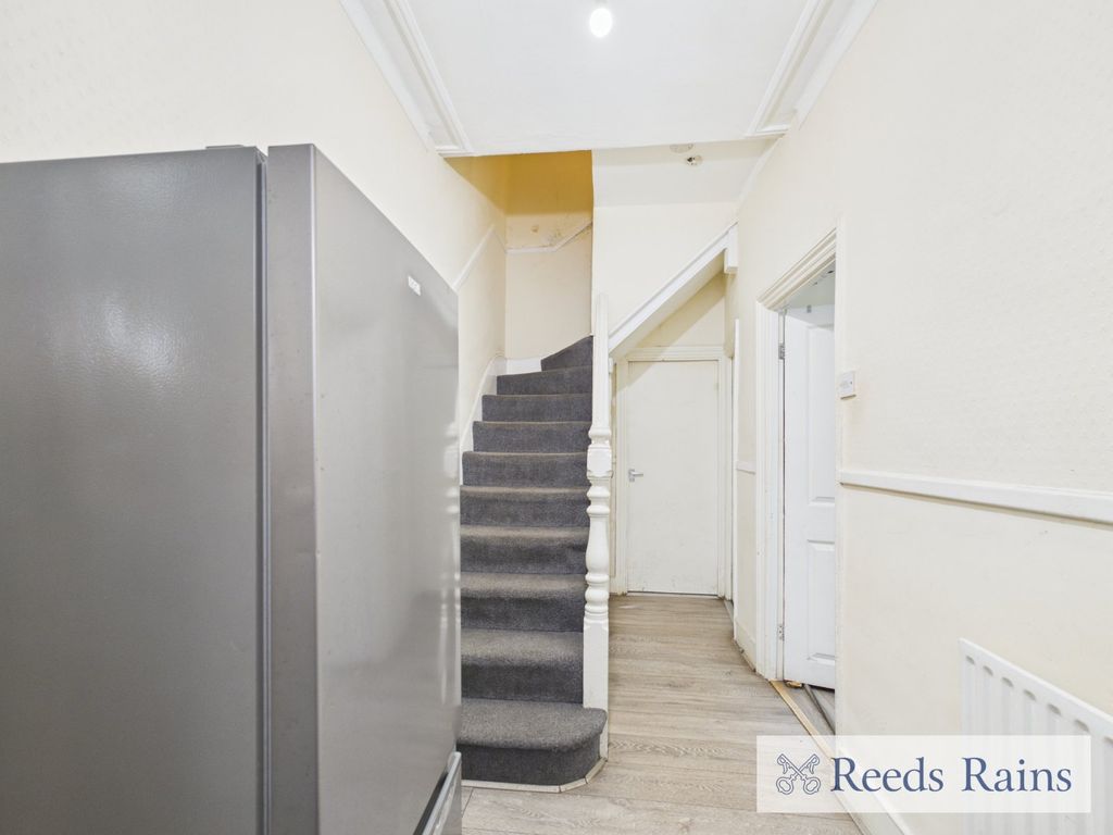 Property photo 3 of 11 Hallway