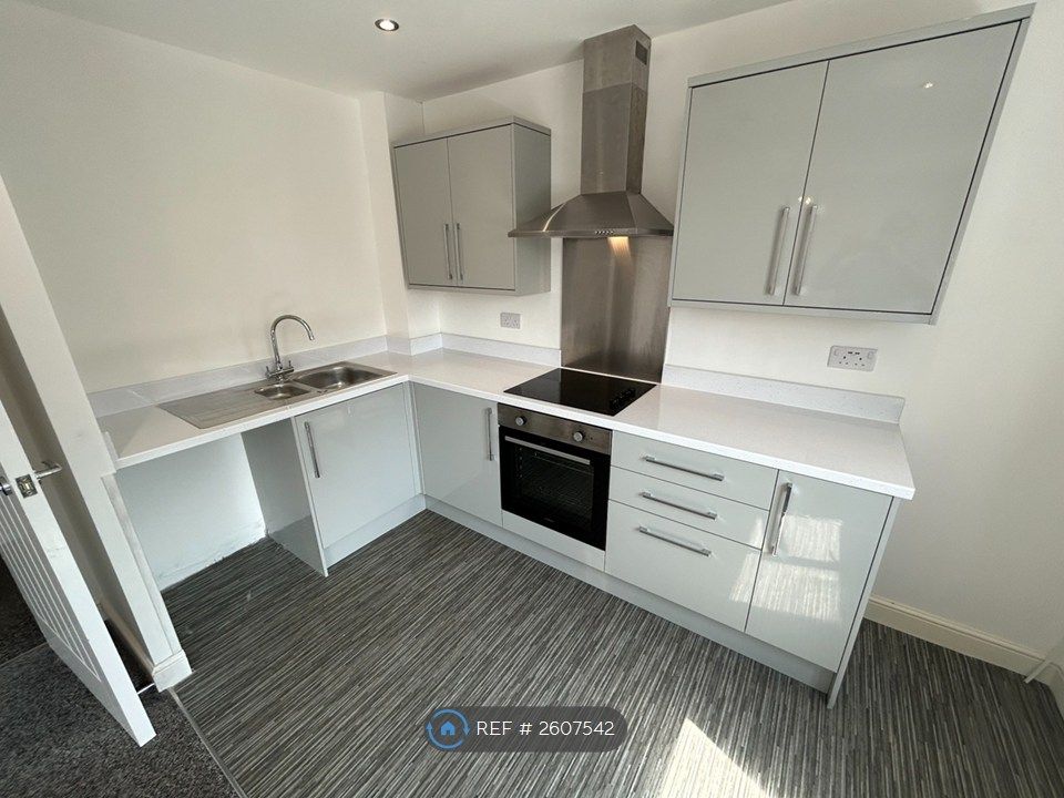 Property photo 3 of 8 Kitchen