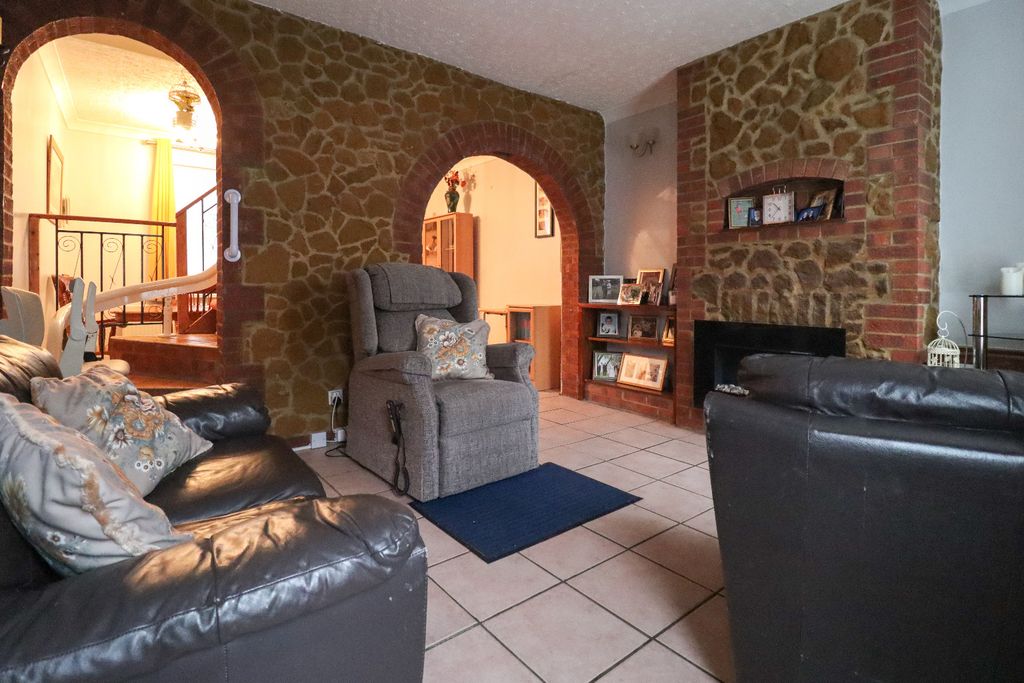 Property photo 3 of 13 3873766