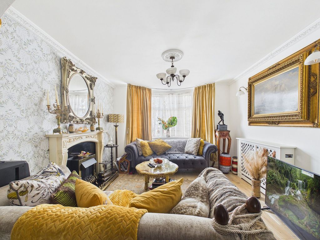 Property photo 2 of 18