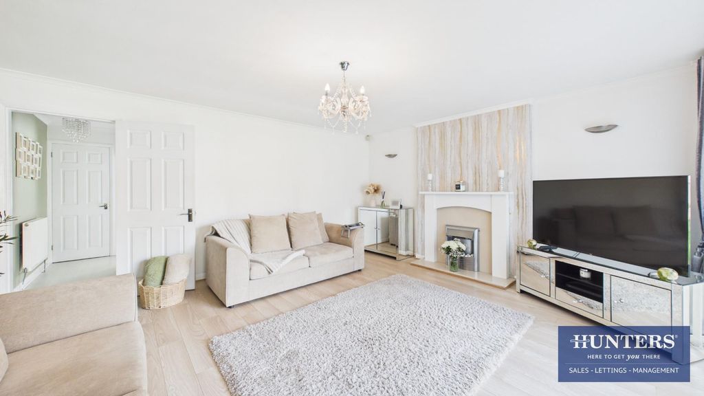 Property photo 2 of 17 Living Room