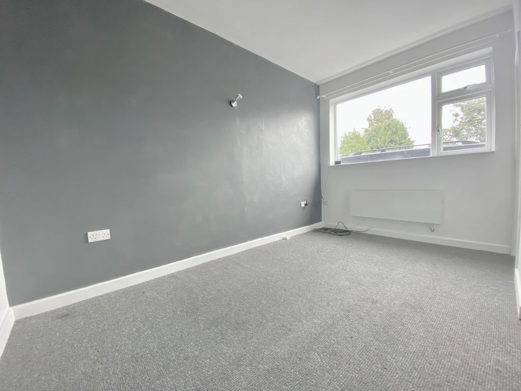 Property photo 3 of 6 Lounge2