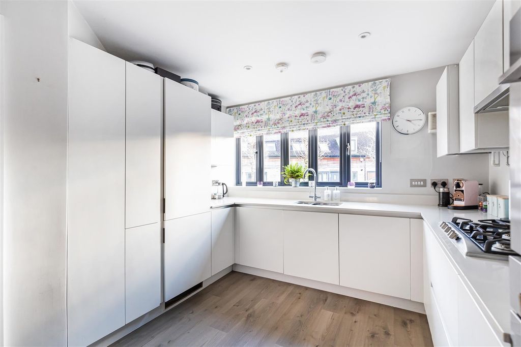 Property photo 3 of 20 10_72296.Jpg