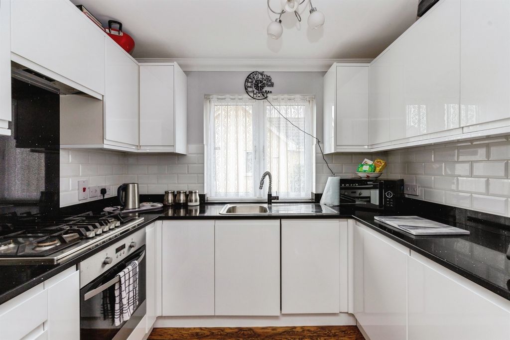 Property photo 2 of 16