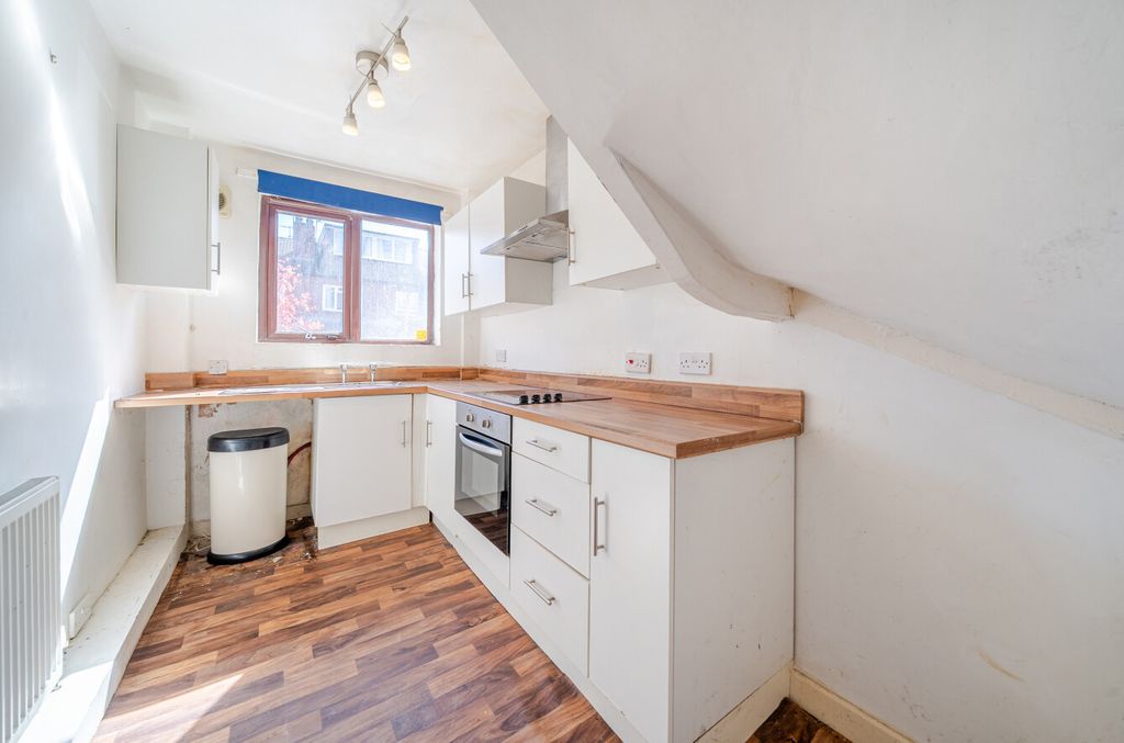 Property photo 2 of 12 1445854-4-69Dcd77...