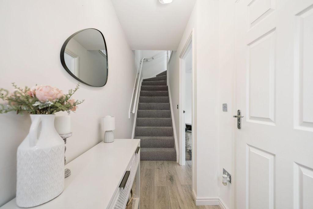 Property photo 2 of 29 Entrance Hallway
